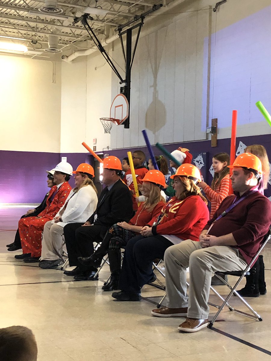 Everyone did a wonderful job at Center’s singalong today!! (A few of the staff and 4th graders even pulled off a fun surprise.) 😉 stay tuned for more! #noteacherswereharmed #plummusic #plumlearns @JKPlum1