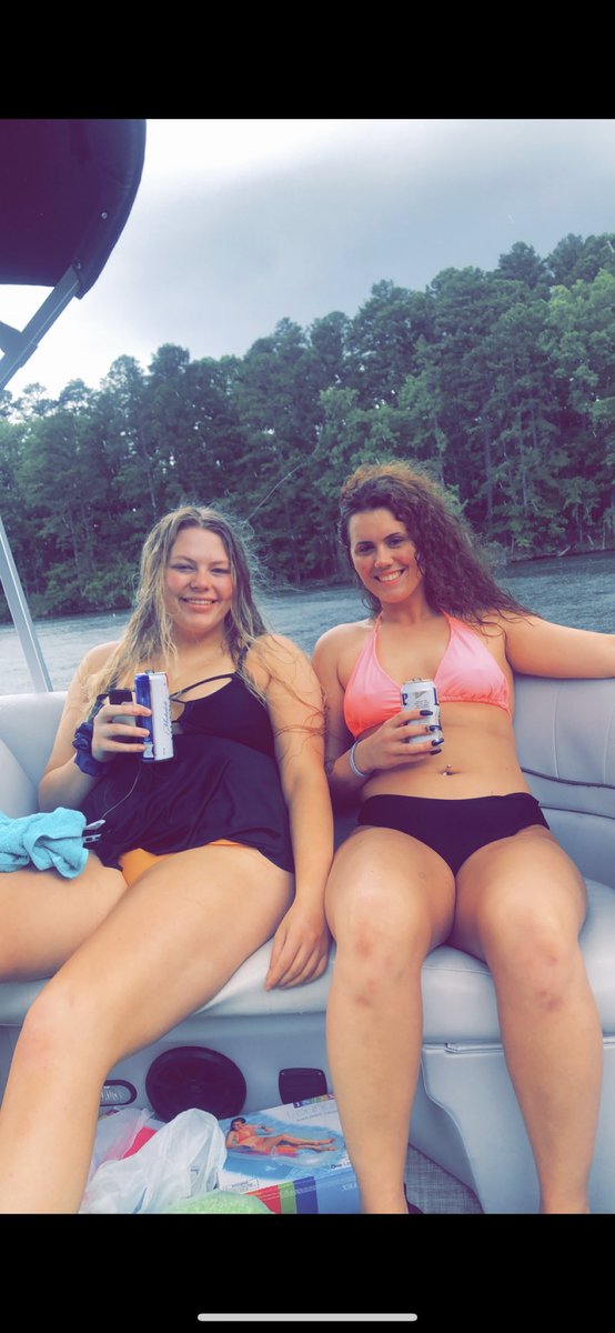 chlloearnnold's tweet photo. ight. so lemme hop on dis train- HBD to the #1 funniest bitch i know, my BFFE&amp;E. the twin to my tower. ily so my much! i really don’t know where i’d be in life w/o you. ❤️ #fatbitchchronicles #shannon #caaayin #bigboyBBQ #jail #NOTTODAY #oldermen #podcasts #nolicense #kia https://t.co/BwOMz4Qu3M