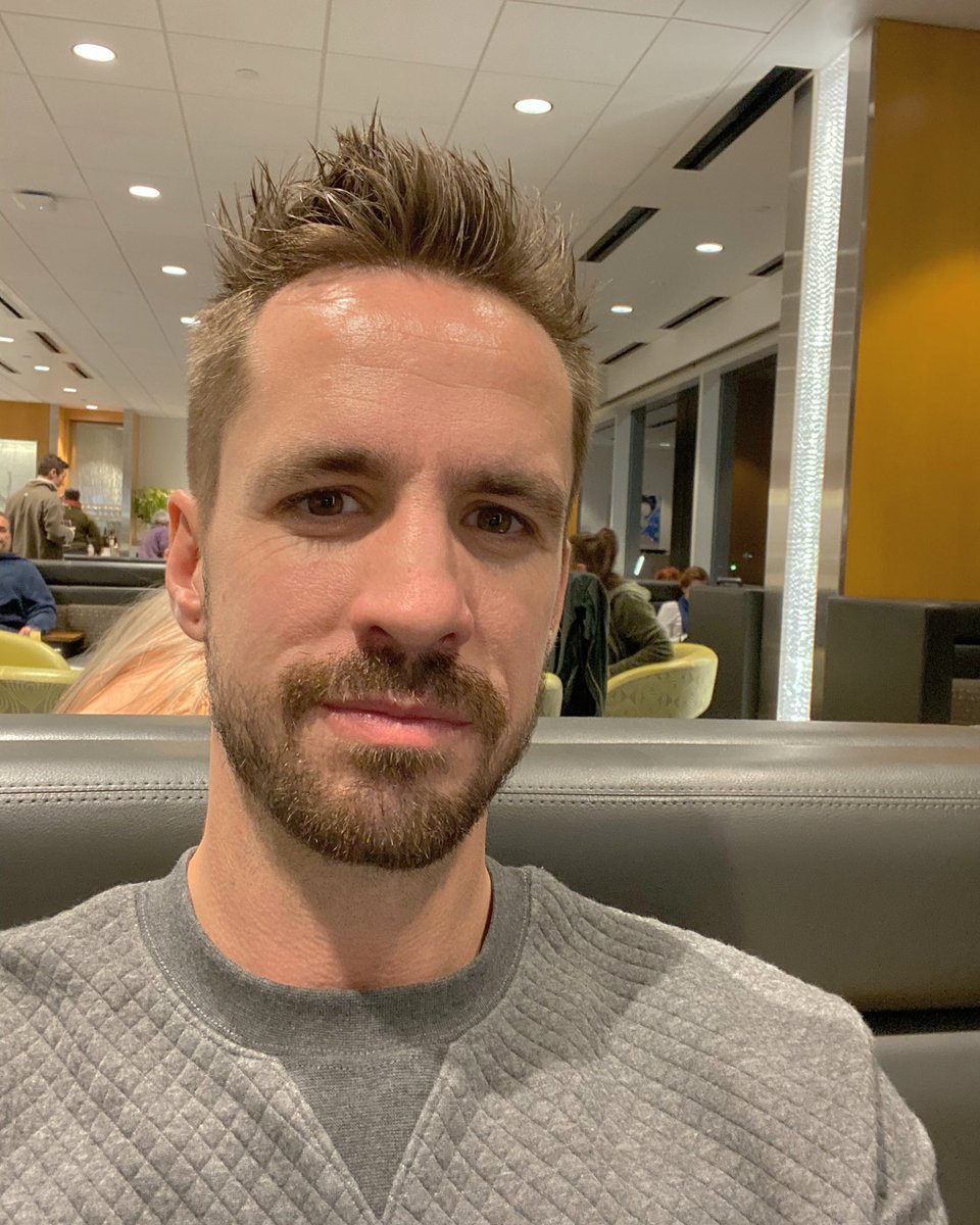 Travel lewks. #lax #gaytravel #HomeForTheHolidays #beard