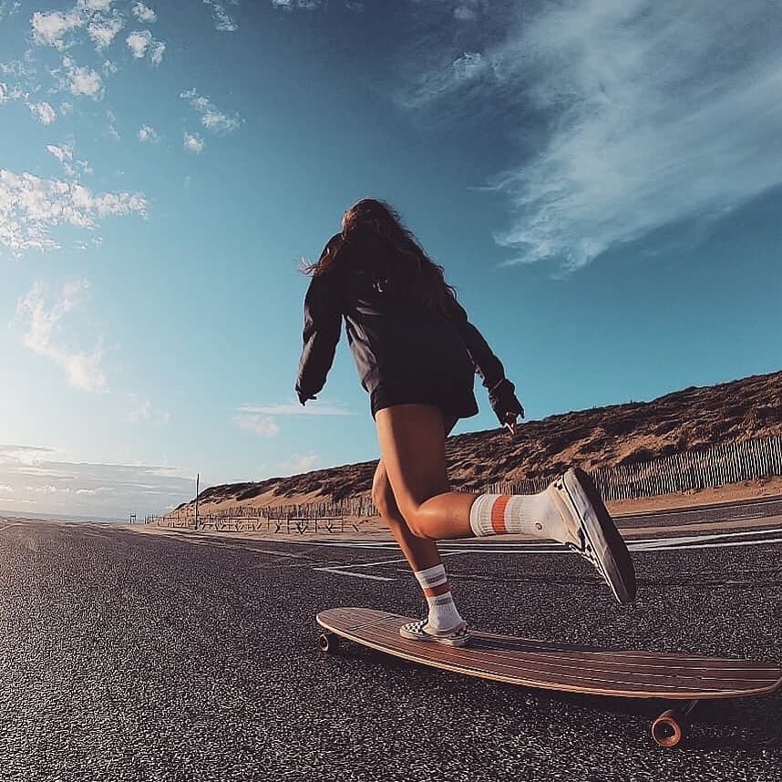 If it wasn't for Santa's sleigh needing snow, I'm pretty sure this is picture perfect Christmas weather 😅
_
#longboards #socal #summerweather #christmas #smooth #boosted #boostedboards #boostedboard #boostedboardsownersclub #skateboading #longboading #eskate #esk8 #esk8squad