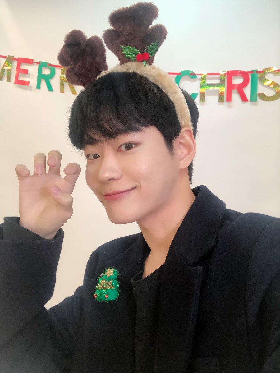 imekr_official's tweet photo. #iMeKOREA

🎄메리크리스마스🎄

iMe KOREA 배우들이 보낸 크리스마스 인사 영상이 도착했습니다🥰

이세진 (https://t.co/tszPixEeGN)
이승욱 (https://t.co/ly1R0k0FaL)
한서울 (https://t.co/7j4dq1PFto)

행복한 크리스마스 되세요 :)

#아이엠이코리아
#이세진 #이승욱 #한서울
#크리스마스 #Xmas https://t.co/wO8ibUS5hS