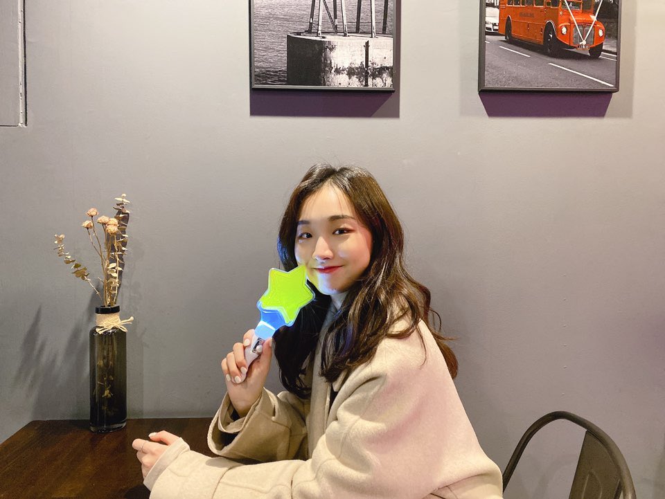 imekr_official's tweet photo. #iMeKOREA

🎄메리크리스마스🎄

iMe KOREA 배우들이 보낸 크리스마스 인사 영상이 도착했습니다🥰

이세진 (https://t.co/tszPixEeGN)
이승욱 (https://t.co/ly1R0k0FaL)
한서울 (https://t.co/7j4dq1PFto)

행복한 크리스마스 되세요 :)

#아이엠이코리아
#이세진 #이승욱 #한서울
#크리스마스 #Xmas https://t.co/wO8ibUS5hS
