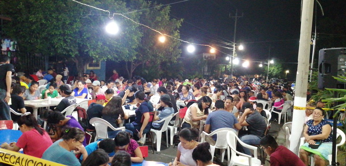 jiesinfo's tweet photo. Seguimos en la celebracion de nuestro 14° Bingo Navideño...
Poniendo la alegria en las visperas navideñas...
#jies #constructoresdepaz #premios #Navidad https://t.co/csNimu8Cfi