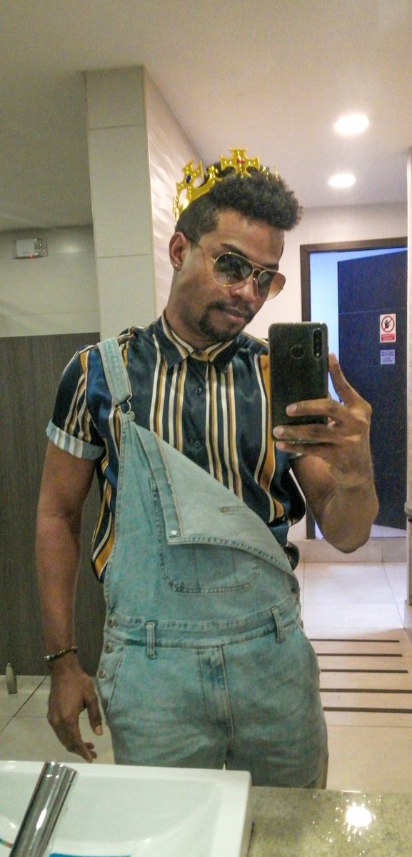 rogesharpe's tweet photo. 🤴🏾Príncipe de Bel-air👌🏾#MedcomParty https://t.co/VLQuBB6HFg