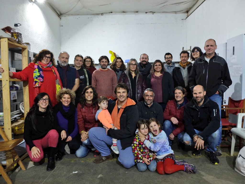 Ahir vam iniciar un canvi d’escala q es tancarà amb l’obertura dl 1r #supermercatcooperatiu d #Mataró, La Feixa 🛒💚 Vam consenuar Estatuts i nomenar el Consell Rector.✊🏼
El projecte també serà vostre. Subscriviu-vos al butlletí d notícies p acompanyar-nos en el seu naixement! 📫