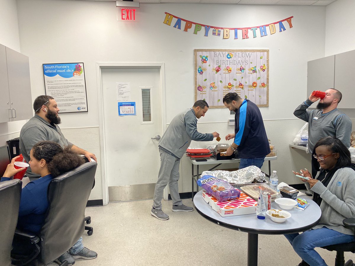 SaidySantiago's tweet image. Busy day today in Biscayne , but we were able to get a quick bite or two from our Potluck 😊  #Miamispice #Biscayne @preciouszmoment @JasonJj5839 Happy Holidays everyone 🤩🎄