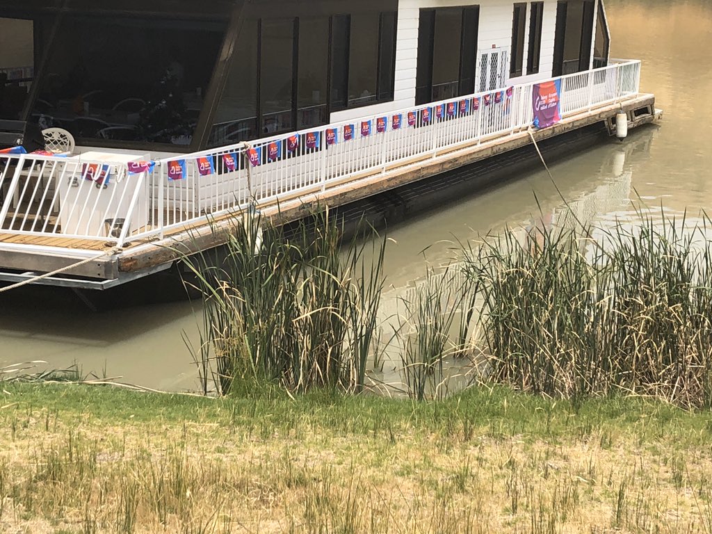 BredaFox's tweet image. Happy Christmas to all @galway2020 from South Australia. Thanks for the bunting @ReddGaughan 😂😉All the Aussies will be in Galway during 2020  to #LetTheMagicIn #ChristmasVacation