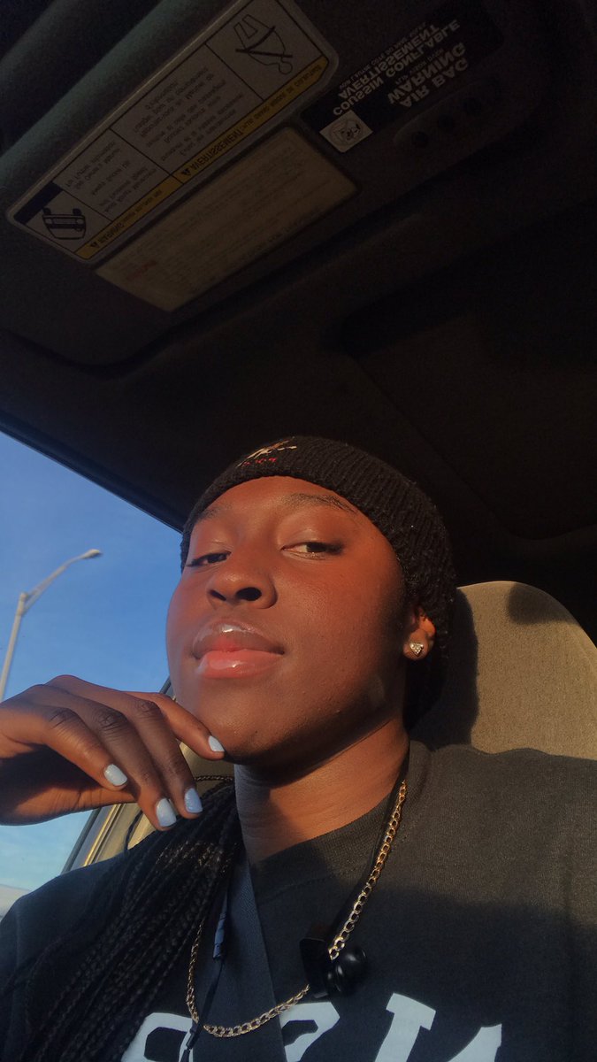 EJDarams's tweet photo. Y’all know the sun and I are besties #sunblessed https://t.co/zEKC3jaok1
