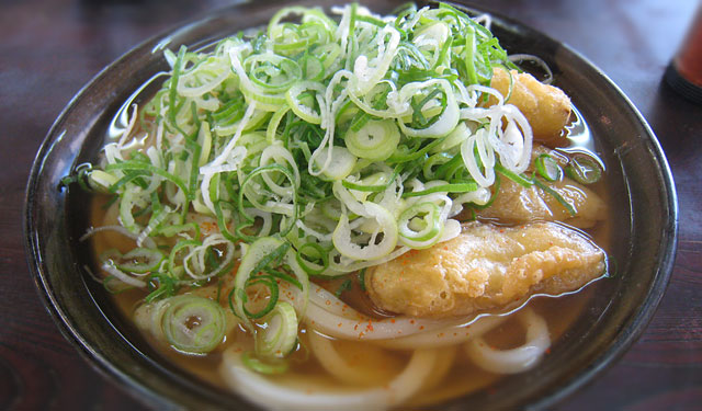TwitFukuoka's tweet photo. 福岡県内に店舗をかまえる「うどんチェーン店」一番多く店舗を持つのは？結果はこちら→ https://t.co/IXVVmakvlp https://t.co/zgDxGK7YzU