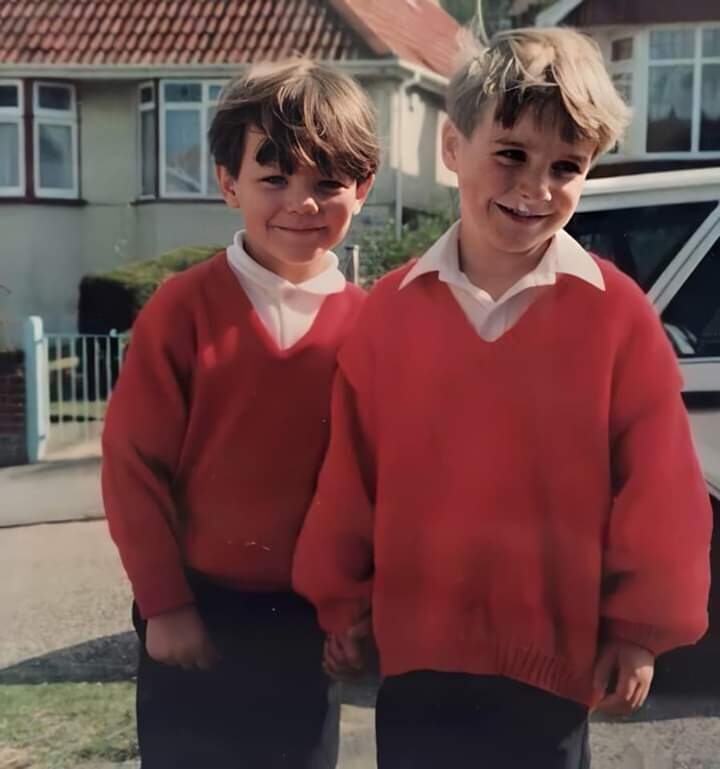 MagicCherryTree's tweet image. 🎂Happy birthday sunbeam☀️may the blessings fall on you and all the positive energy, good luck🎉. I love you, my lovely bear❤️🎊🍭 @Louis_Tomlinson

#HappyBirthdayLouis #LouisTomlinson #HappyBirthdayLouisTomlinson