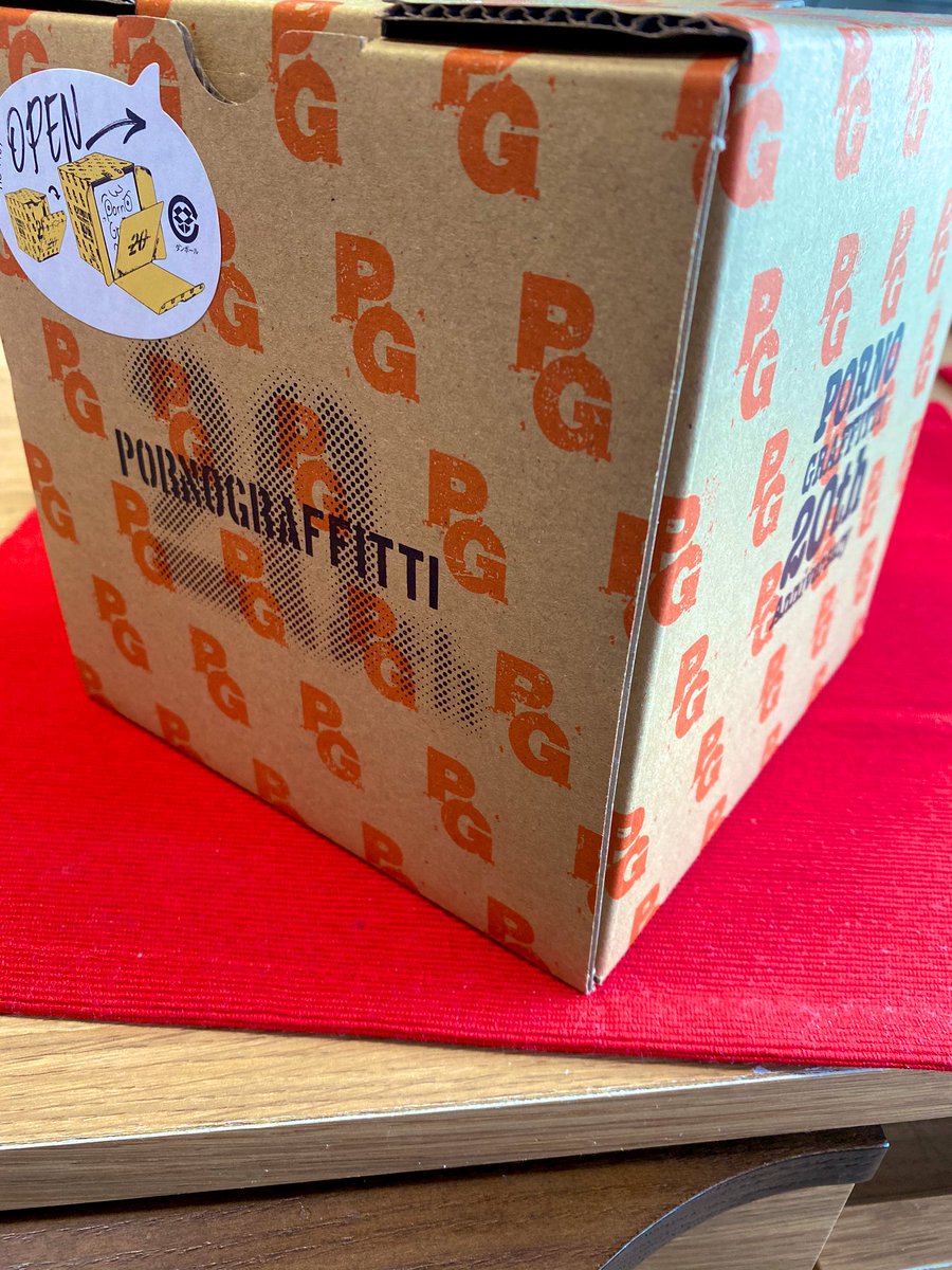 kana112618042's tweet photo. クリスマスプレゼントが届いた！
24日に届くなんて素敵……

#ポルノグラフィティ
#pg20th https://t.co/q6BV3XkoJW