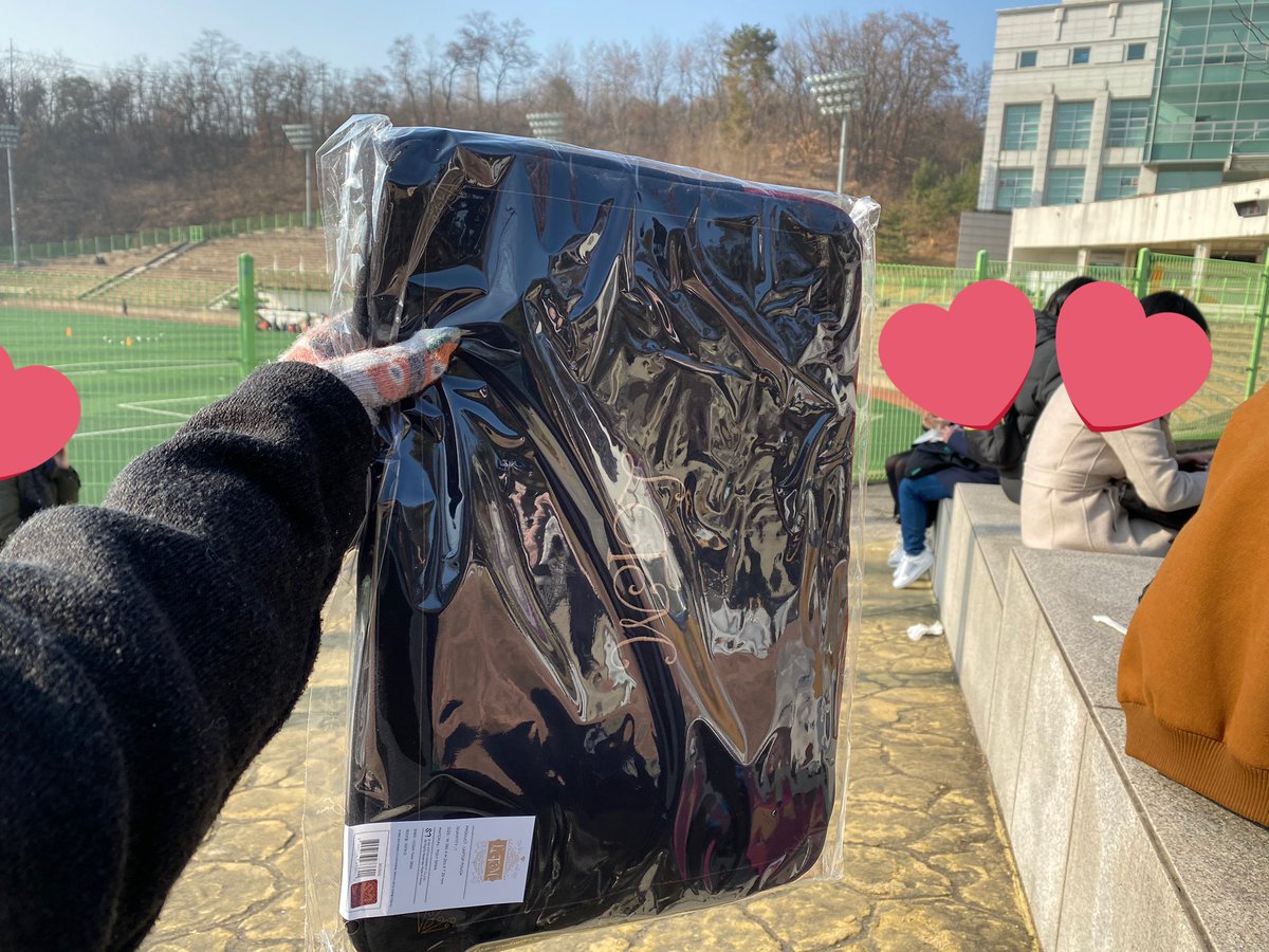 monicalovestaem's tweet photo. The laptop pouch is ready nice.
#Taeminslaptopouch
#koreauniversityhwajunggymnasium #shineeworld #taeminfanmeeting
#TAEMIN #taemingoods #taeminmerchandise
#テミン #태민 #leetaemin #SHINee #fanmeeting #monicalovestaem https://t.co/Ez1Z5A8vJy