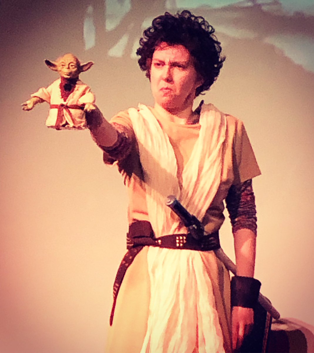 rchickentheater's tweet photo. Mayor Lakewalker receives some “advice” from Jedi Mayoral Advisor Yoda. “Storm Wars” opens this Friday! @boatclubduluth
#livelocallaughlocal https://t.co/aE5BAfoyu4