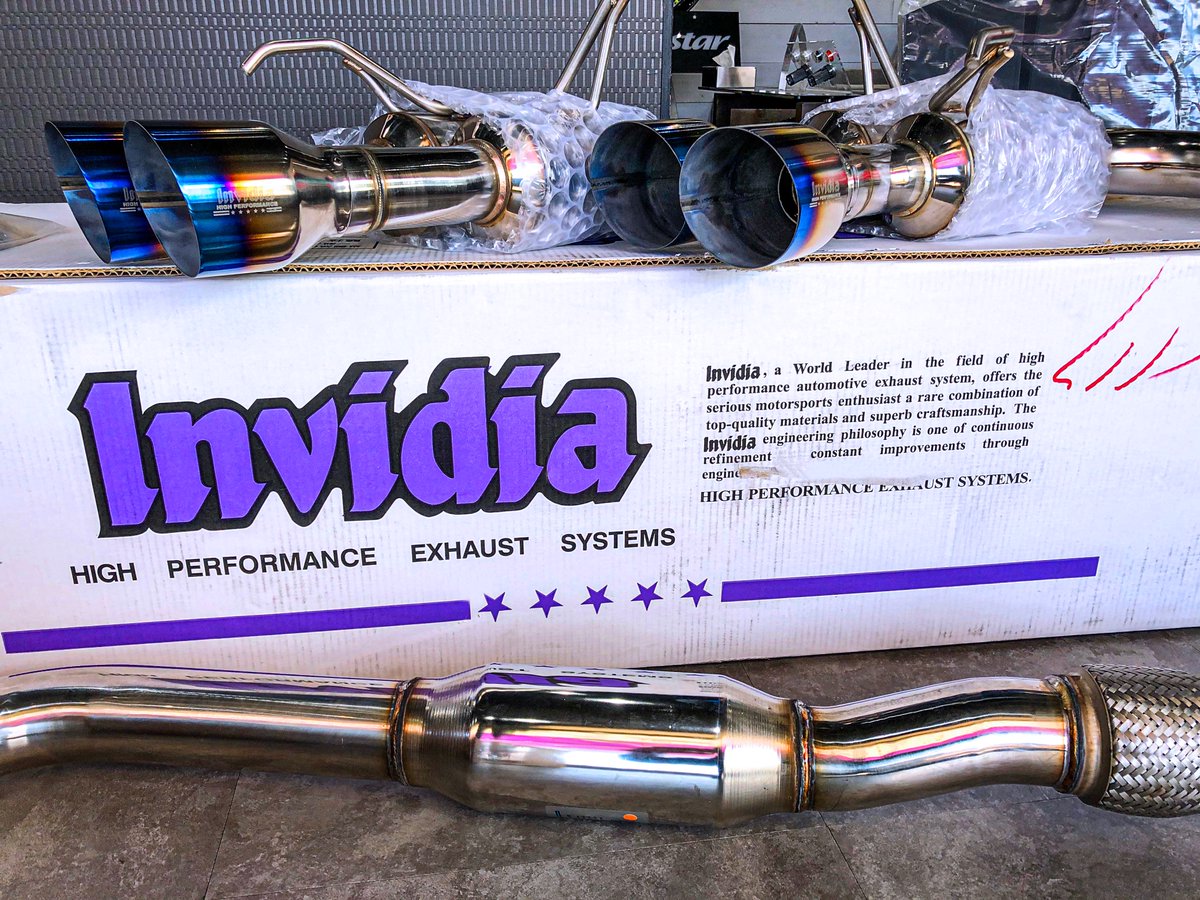 LIBERAL_CORP_'s tweet photo. 弊社VAデモカーにINSTALLするマフラーも入荷してまいりました😆🙌
INVIDIA社 GEMINI R400かっこいいです🔥
#LIBERAL #INVIDIAEXHAUST #リベラル https://t.co/0I7qAs2MpF