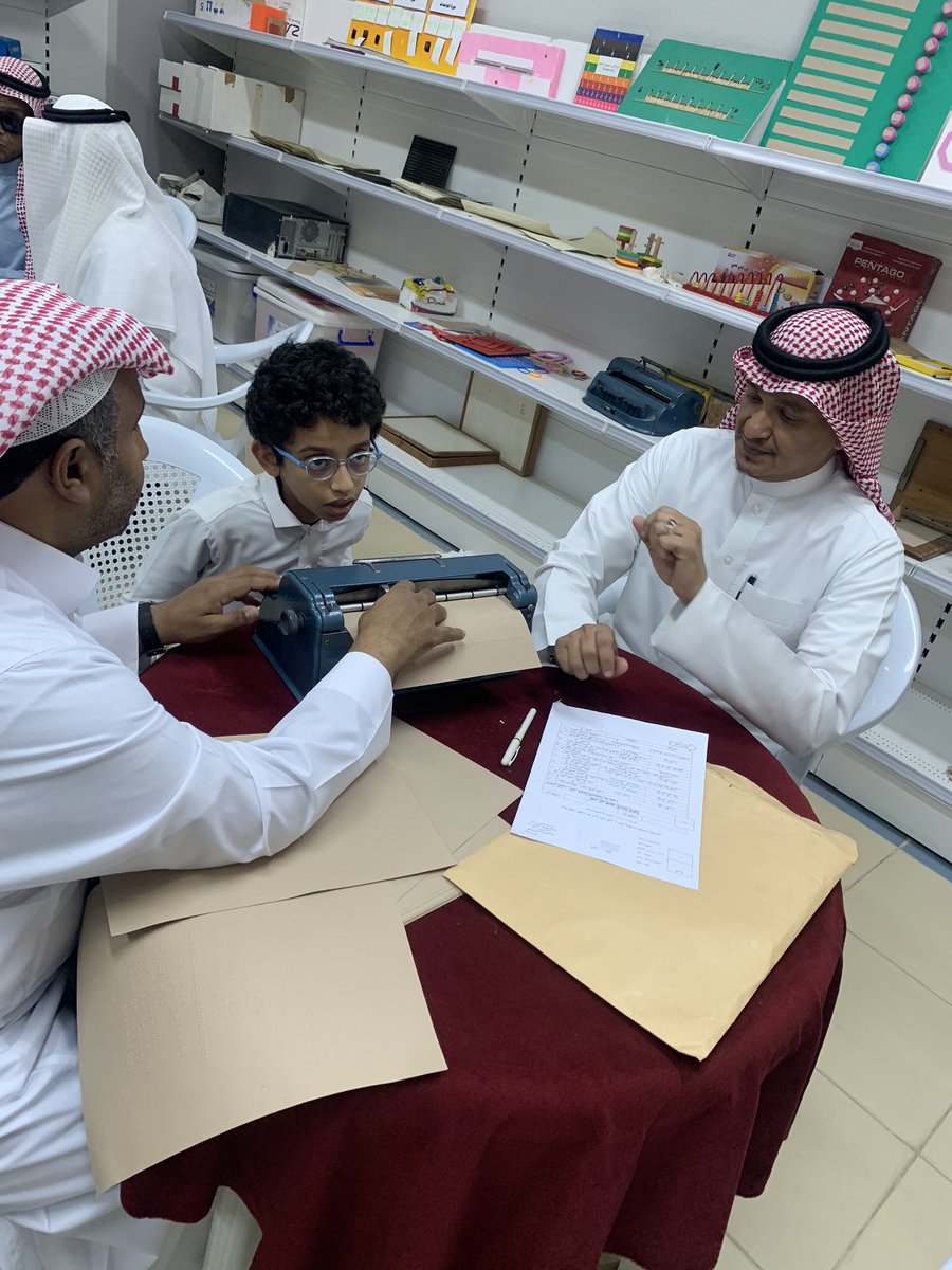 تشرفنا الان بزيارة المشرف التربوي الاستاذ علي شيخ الحكمي وذالك للاطمئنان على سير الاختبارات في فصول النور الملحقة بالمدرسة وقدم شكره لقائد المدرسة ومعلمي فصول النور الملحقة على انسابية الاختبار         #الإنضباط المدرسي
#إختبار الفصل الأول
#زيادة التحصيل الدراسي