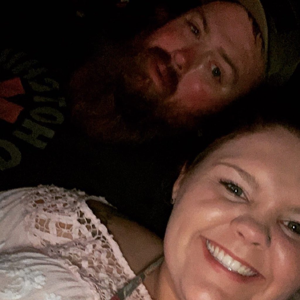 hayhay0004's tweet photo. So thankful this holiday season; for this selfless, big hearted, and lovable man that I get to marry in less than a year and have his baby in just 10 short weeks! If he only knew how much I mean it when I tell him I appreciate &amp;love him  SO MUCH ❤️ #4everyours https://t.co/3l95DUfpag