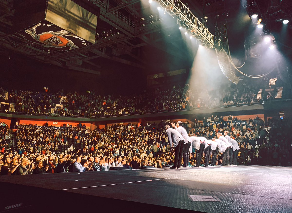 SNCmusic's tweet photo. Thank you to EVERYONE who came out to our last show before Christmas at @MoheganSun. We’ll see you after the holiday in Reno, NV. #OpenBarTour https://t.co/yyGhGVSHu2
