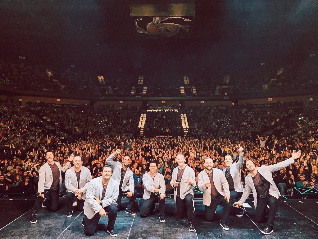 SNCmusic's tweet photo. Thank you to EVERYONE who came out to our last show before Christmas at @MoheganSun. We’ll see you after the holiday in Reno, NV. #OpenBarTour https://t.co/yyGhGVSHu2