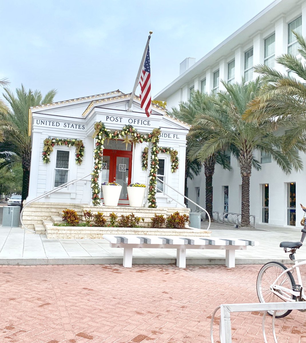 Home30a's tweet photo. Merry Christmas Eve Eve #30aHomeOwners #30atribe #30agetaway #MerryChristmasEveEve #ItsaWonderfulLife #ChristmasSpiritAndMe #30ahomeaway #30aHappy #dayson30a #seasidefl #Florida #MerryChristmas #30alocals https://t.co/gftV3Q2YOW
