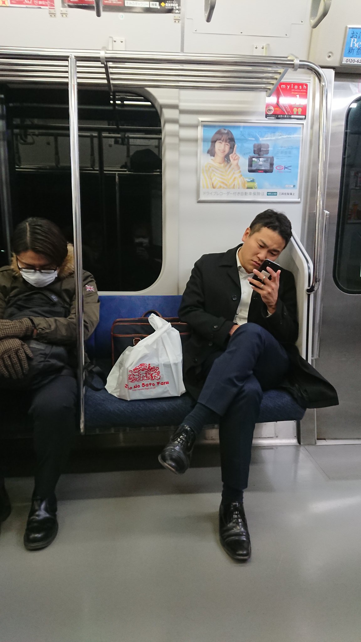 Mh1117mh 埼玉人は田舎者 乗車マナーが悪いので晒してやる 乗車マナー 宇都宮線 電車に座ってあしくむな 空き席に荷物を置くな T Co R7ix2mjtdv Twitter