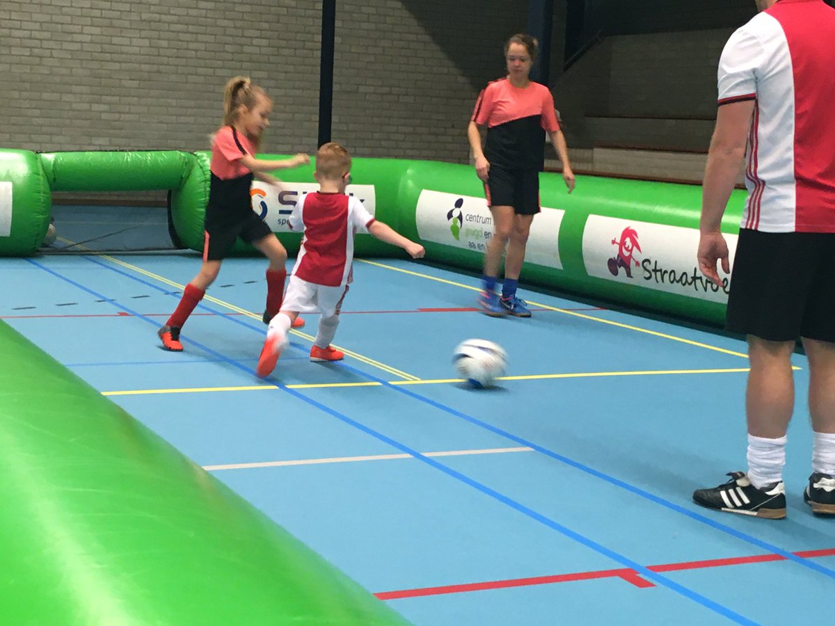 vvGieten's tweet photo. Vandaag #TopVermaak voor alle JO7 t/m JO13-teams bij het indoor 2-tegen-2 boarding-toernooi! Nu de JO7 &amp; JO8, om 12:00 uur de JO10/11 en om 14:30 uur de JO13-teams. #PLEZIER @vvGieten https://t.co/TO6gbORUSO