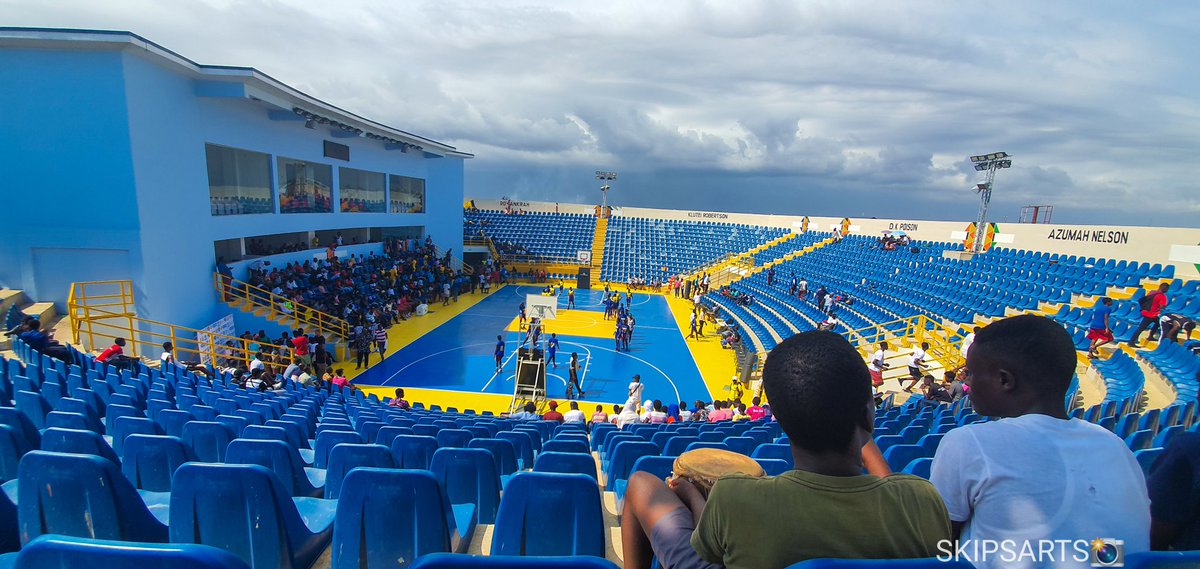 surr_mike's tweet photo. It shouldn't be all about going to bar to drink and getting slapped n pushed away like they giving u free drinks. This is another side of entertainment. The most entertaining sports.. Basketball. Come spend some few hours to enjoy the game. #supportbasketball #SupportOurOwn https://t.co/B9Kg2ASCL0