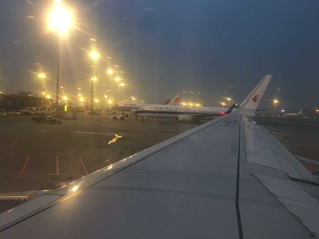今天南京市第三看守所还是不让会见追魂。找了看守所所长、驻所检察官，互相踢皮球，让我去梅园派出所找一个汪姓警察。汪姓警察是一个年轻小伙子，一脸无辜，说找他没用，当我面给玄武区国保大队打电话，答复说不让见。违法者躲在幕后，可怜的警察和检察官在前面背锅。平安夜落地成都。圣诞不快乐。