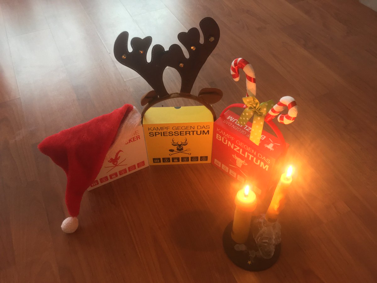 kgs_spiel's tweet photo. Die Kampfhummeln wünschen euch  verspielte Festtage!🎉🎄 https://t.co/wLwELBHvGB