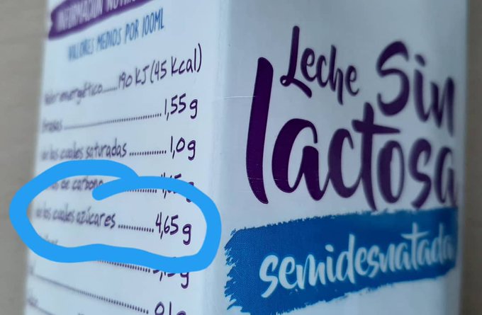 Para elaborar leche sin lactosa se añade la enzima lactasa que rompe ese azúcar en galactosa+glucosa. Este último tiene un mayor poder edulcorante que la lactosa. Por eso la leche sin lactosa es más dulce que la normal  #gominolasdepeseta