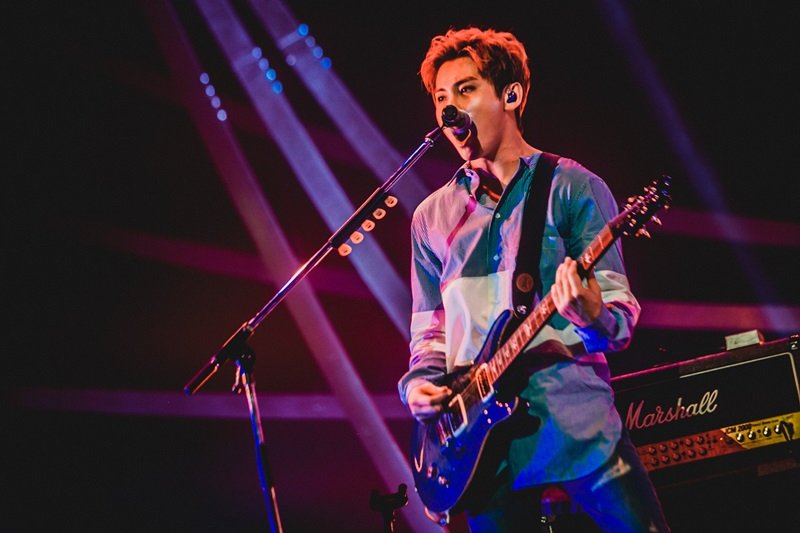 visuaLeader's tweet photo. You've suffered a lot. I rmbr when you said you practiced playing guitar 18 hrs everyday during trainee days. I started to like you more &amp; admired your all time perseverance, willingness to learn and working hard for the best. You've come far &amp; did very well as FT's guitarist :') https://t.co/4wop5hHqXk