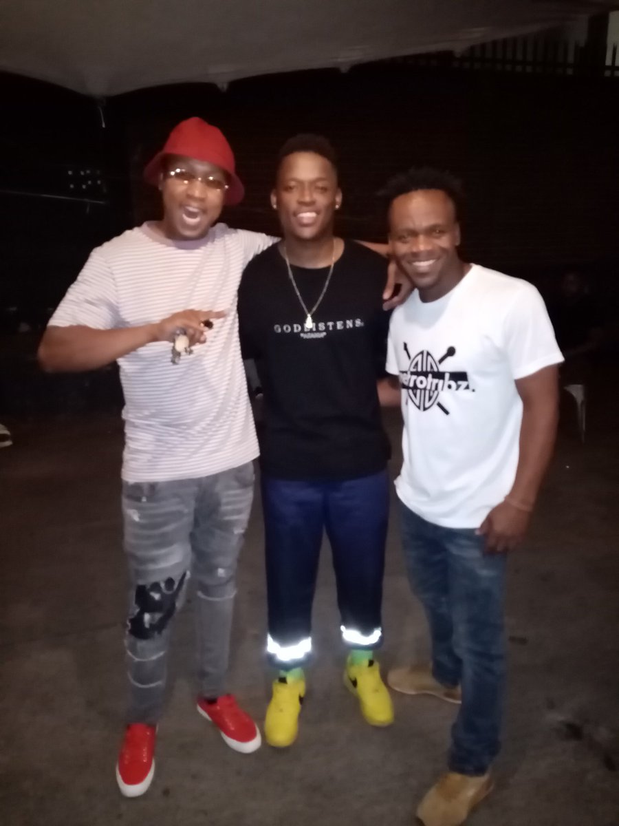 Sakzo_Doosum's tweet photo. @republicof94 with @TouchlineTruth @ManiacBeatzSA @Nduzo for the #BazozwaLaunch https://t.co/gCo4DMeW89