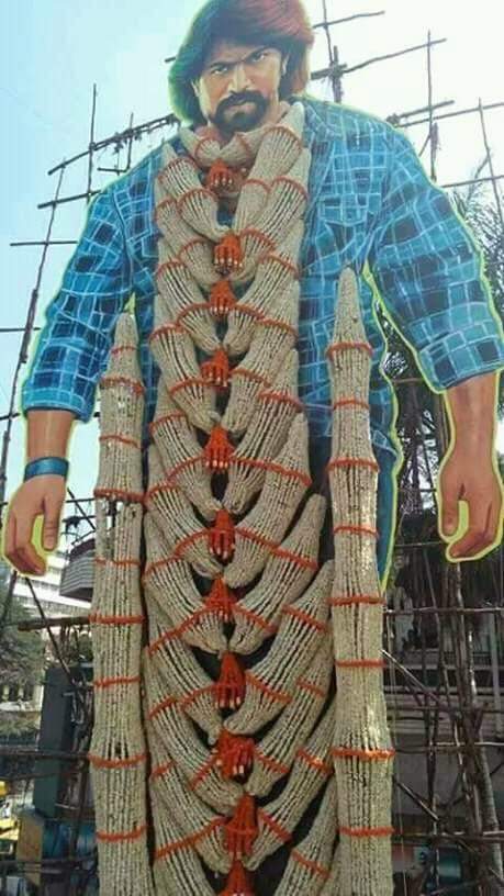 KA36Sudeepians's tweet photo. ಇವತ್ತಿಗೆ ಬಾಕ್ಸಾಫೀಸ್ ನಲ್ಲಿ ತನ್ನ ಕಡಕ್ ಡೈಲಾಗ್ ನಿಂದಲೇ ಧೂಳೆಬ್ಬಿಸಿದ ರಾಕಿಂಗ್ ಸ್ಟಾರ್ ಯಶ್ ಅಭಿನಯದ ಮಾಸ್ಟರ್ಪೀಸ್ ಚಿತ್ರ ಬಿಡುಗಡೆಗೊಂಡು ನಾಲ್ಕು ವರ್ಷ ಕಳೆದಿದೆ.... @TheNameIsYash #4yearsformasterpiece #Yash #KGFChapter2 https://t.co/nUqbaFZpeO