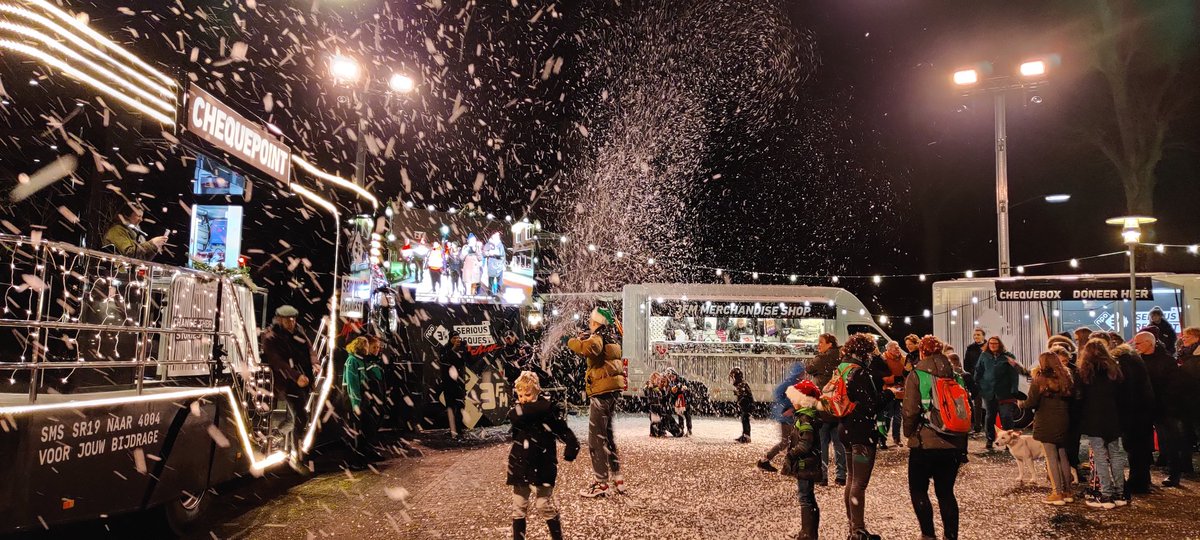 Het sneeuwt hier in Hooghalen bij #3fm #sr19 #rodekruis Serious Request The Lifeline