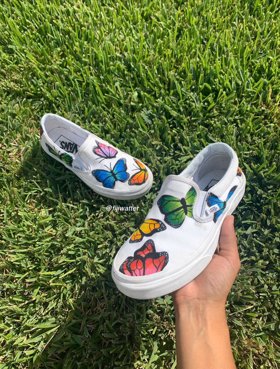 fuck it im in a holiday mood so imma do a FREE CUSTOM giveaway no charge I WILL BUY your shoes/clothing item of choice and YOU CHOOSE the design. i’ll ship it to your house all free of charge. 

all you gotta do is rt and follow me so i can DM to see what your size, and design is