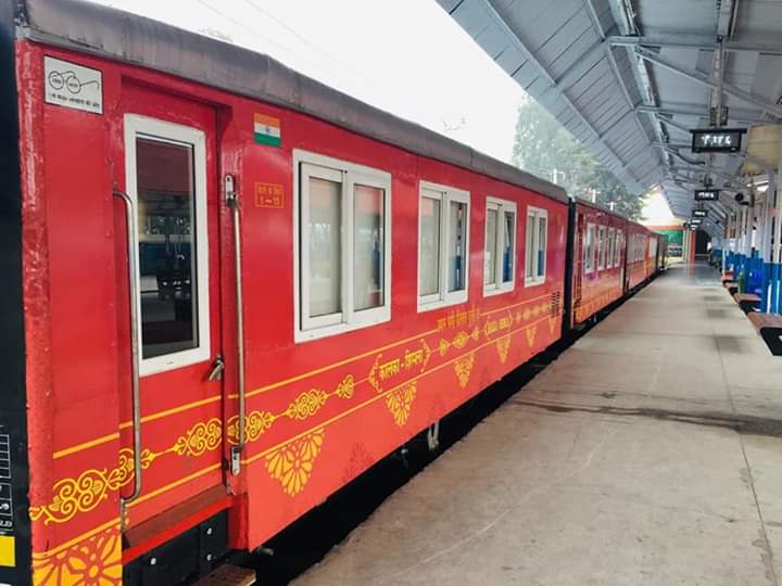 nandiniidnani69's tweet photo. Intro of new train no 52459/60 as #HimDarshanExpress betw Kalka -Shimla-Kalka w all modern FC Ac vistadome coaches 4 period of 1 ys from 25/12/2019 24/12/2020
#IncredibleIndia
@HiteshAwasthi20 @desihindu1 @LillyMaryPinto @khannaankurspn @rahulpassi @singh_harmeet84 @avinashasks https://t.co/b87xR0h9ex