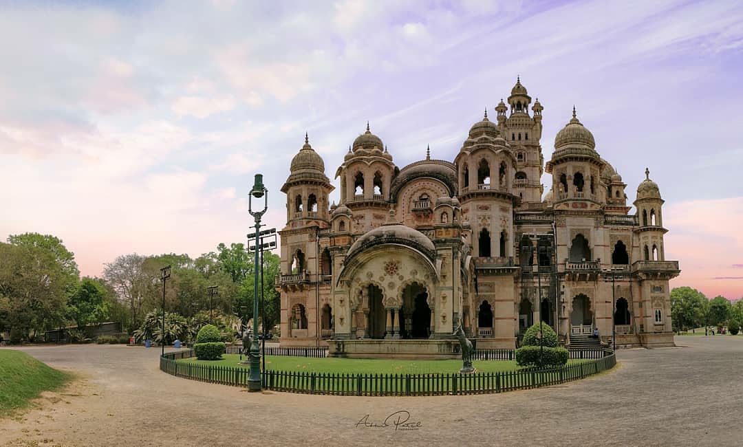 BarodaMirror's tweet photo. Lukshmi Vilas Palace..
Pride of #vadodara #baroda
લક્ષ્મી વિલાસ પેલેસ
વડોદરા નું ગૌરવ
 Image: @patelabhibn 

#lvp #placetovisitinvadodara #placetovisitinbaroda https://t.co/Su27sokLy5