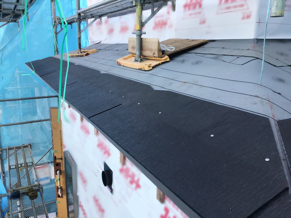 rms_minamifuji's tweet photo. RMS7
13棟現場の下屋をすべて任されています🔨
足場をうまく利用して、施工を進めています。
任される事で少しずつ自信も備わっていきます。
頑張れ～！

＃ルーフマイスタースクール　＃RMS7
＃自信　＃現場女子 https://t.co/PDSc4cZ3r2