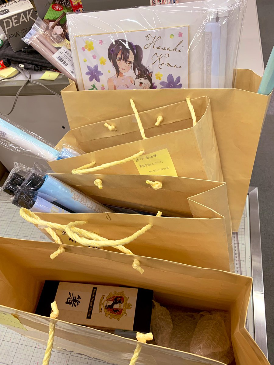 yousukekaneda's tweet image. 今日はクリスマスとか関係なく講談社で久々の打ち合わせ〜ファンレターやグッズ沢山受け取りました、最高のクリスマスプレゼントですありがとうございます！