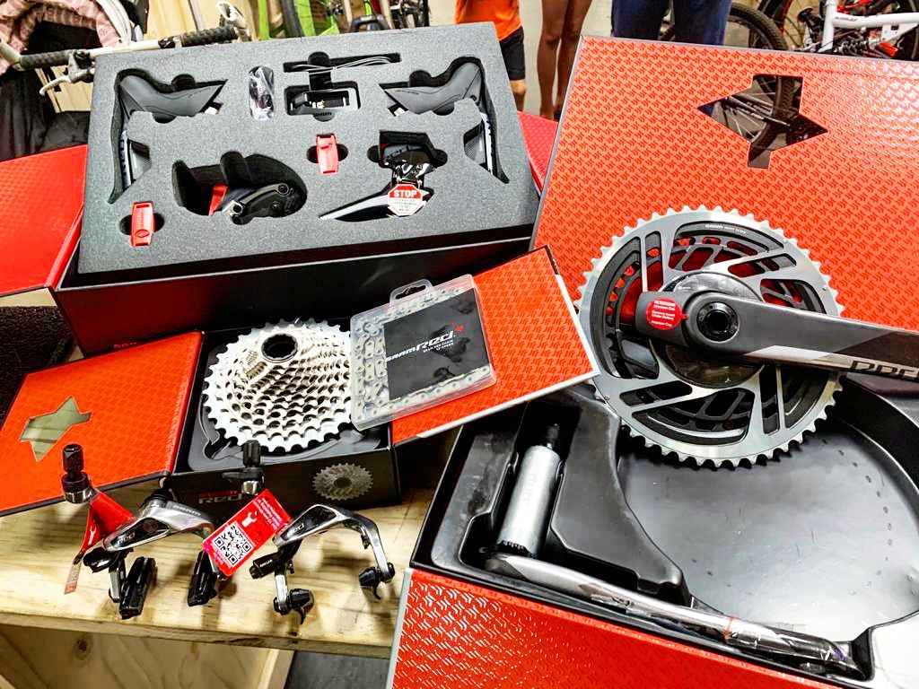 CyclesMetro's tweet photo. Last minute Christmas upgrades...#metro_cycles1 #metro_cycles1 #sramaxs #sramquarq #sramroad #wireless #12speed #bikelife #bikeporn #instaroad #instabike #instacycle #instacycling #bikenafoto #vaaltriangle #vaal #vanderbijlpark @metro_cycles1 @capecycles @SRAMroad @quarq https://t.co/7ourfJ9I4T