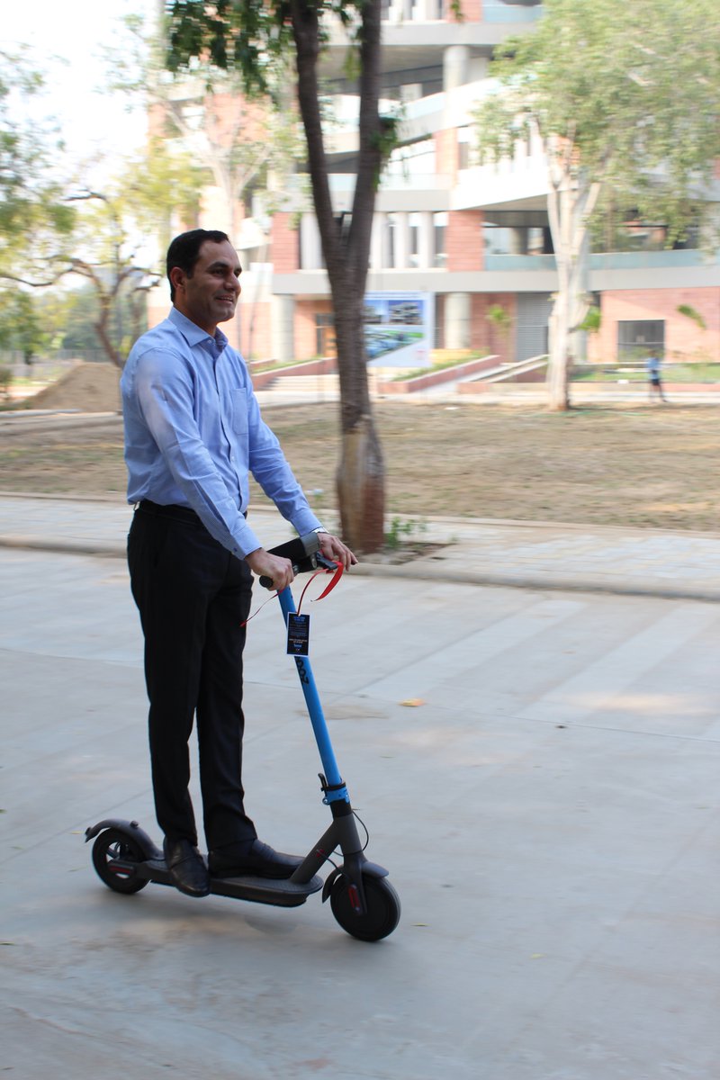 GUSECIndia's tweet photo. It was an overwhelming morning at GUSEC to host AMC Commisionver Shri Vijay Nehra @vnehra. Discussions held for joint activities between GUSEC and AMC. Shri Nehra also launched GUSEC incubated startup @ridebooz and interacted with other startups. #GUSEC #StartupAhmedabad https://t.co/5jPHHwx22Q