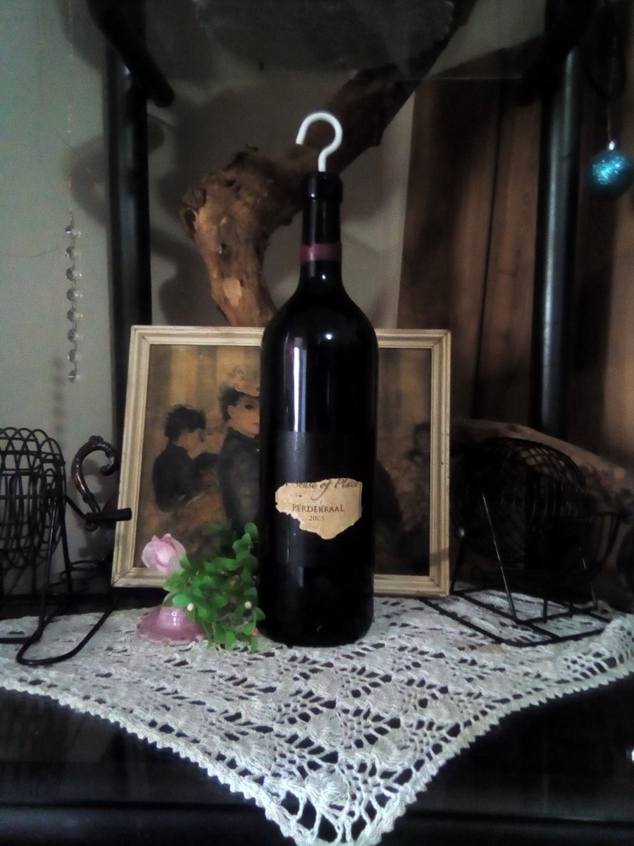 Waynnypot's tweet photo. 9.00am Not much of a winé drinker but Fuck time to drink up.cheers https://t.co/gRfg6j1zf3