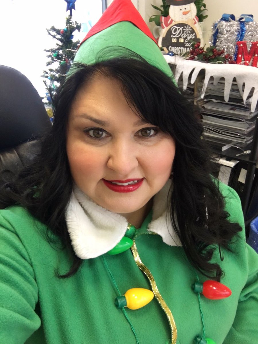 carladymel's tweet photo. 🎄Wishing you peace, joy, and all the best this wonderful holiday has to offer. May this incredible time of giving and spending time with family &amp; friends bring you the joy that lasts throughout the year 💕
#merrychristmas #lastdayofwork #mazdamel #mazda #cbrm #capebreton 
. https://t.co/Z3RUF8X1oi
