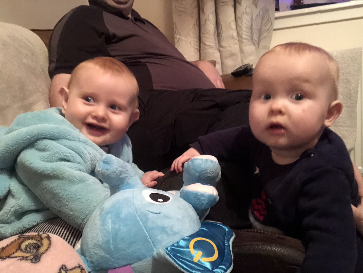 Kirsty121O's tweet photo. Best Xmas eve yet 🙌🏻🥰 spending it with my babies 💙 happy Christmas Eve! #rollon5pm #ChristmasEve #babiesfirstxmas #HappyHolidays https://t.co/fkZUuIehBN