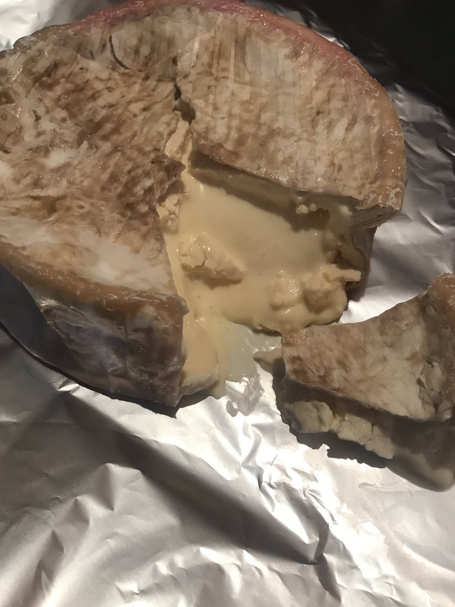 royce59's tweet photo. The Camembert is fantastic. https://t.co/Z77VgDC3K8