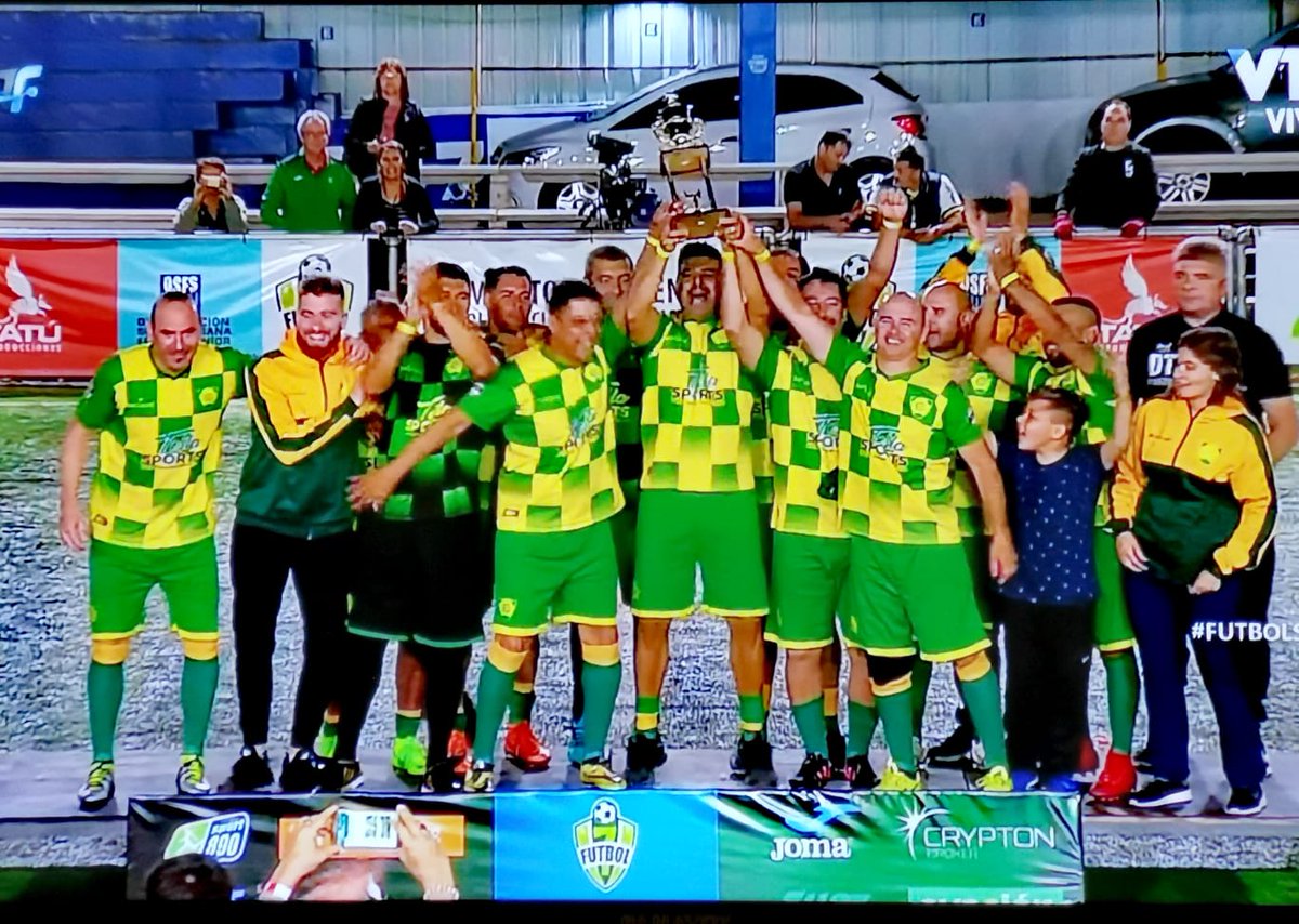SportivoCerrito's tweet image. Dale campeón, dale campeón 🎶🎶🎶

El equipo de fútbol senior se coronó campeón tras ganarle la final a Cerro 4-3.

Gran preparación del auriverde pensando en lo que será el campeonato de fútbol once.

Felicitaciones al plantel 🏆

#CSC90años🔰