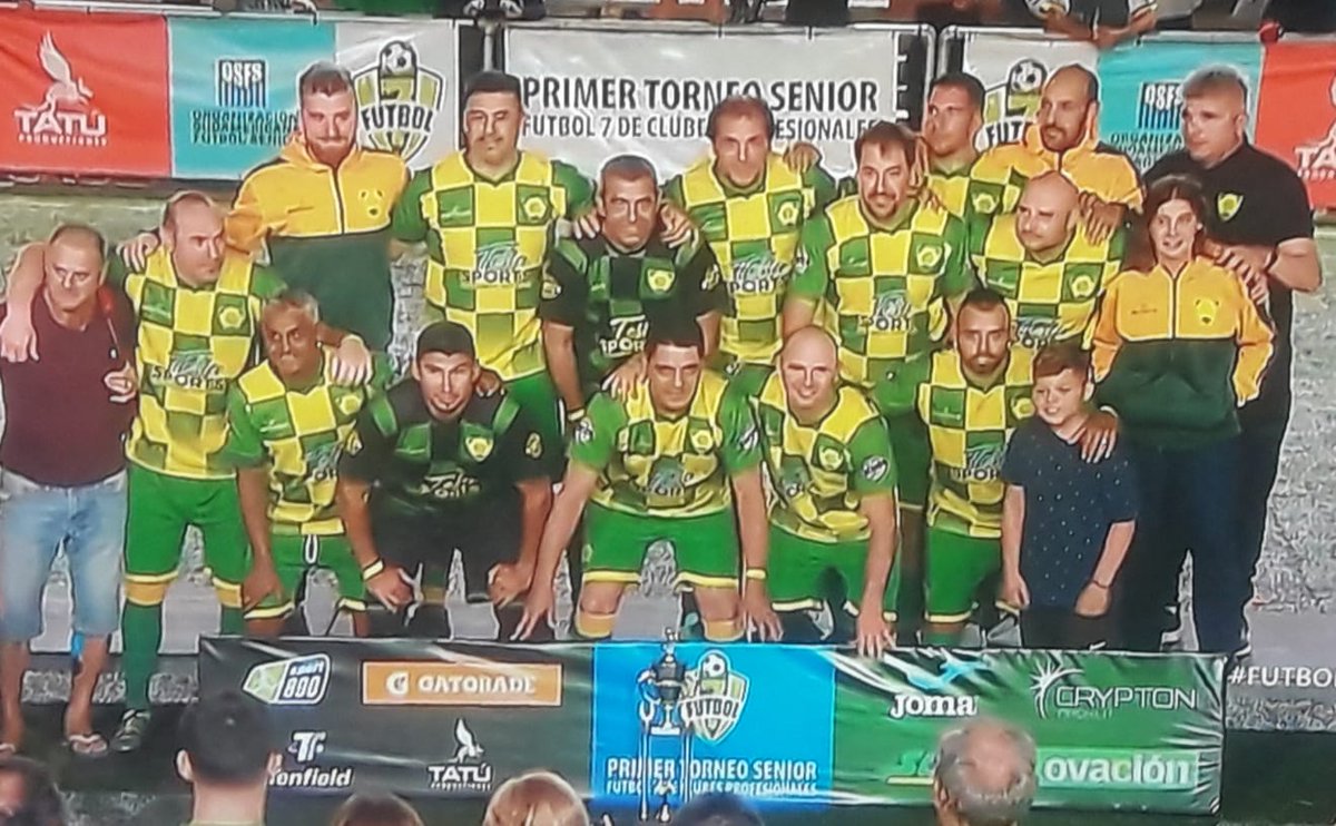 SportivoCerrito's tweet image. Dale campeón, dale campeón 🎶🎶🎶

El equipo de fútbol senior se coronó campeón tras ganarle la final a Cerro 4-3.

Gran preparación del auriverde pensando en lo que será el campeonato de fútbol once.

Felicitaciones al plantel 🏆

#CSC90años🔰