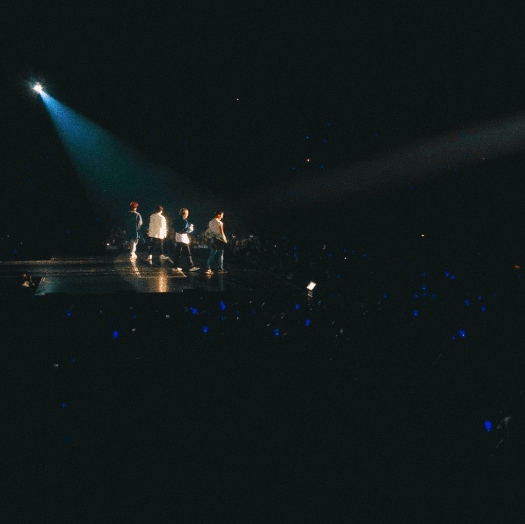 luciusmino's tweet photo. 💙💙✨✨ #WINNERCROSSTOURinJKT https://t.co/77aUWMEUIP