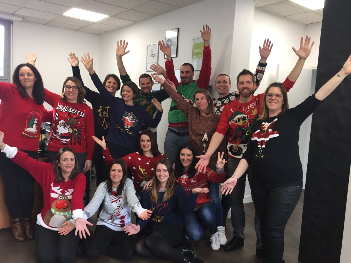 GroupeSmartlog's tweet image. 🎄🎅 [MEILLEURS VOEUX] 🎅🎄

➡ L&apos;équipe Smartlog vous souhaite de très bonnes fêtes de fin d&apos;année, et vous remercie de votre confiance ! 

A l&apos;année prochaine pour de nouveaux projets ...

#formation #conseils #manutention #sécurité #supplychain #transport