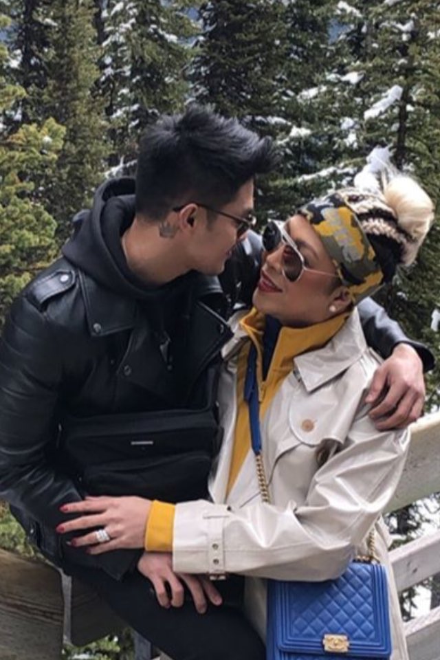 chickabenita79's tweet photo. Memeeeeeeeee @vicegandako May part 2 po ba yung book mo na #TUTOY? Ilang beses ko na po nabasa yung book mo eh. Sana may part 2 #TutoyAtNunoy (#VICEION) Ang Love Story Ng Vaklang Twoooooo 😍😘💕❤️ 
@pereziion27_  @janbariuad @budilicious1105 @buernrodriguez @akosiLASSY https://t.co/kwkEWNsFjf