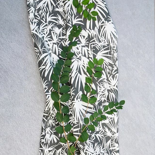 Print on Print!
#botanical #leaf #pattern #design #christmas #homedecor #screenprinted #teatowel #print #textiles #kitchen #accessories #madeintheuk #britishdesigner #tropical #printandpattern #homewares #christmaseve instagram.com/p/B6cq0MIHwPB/